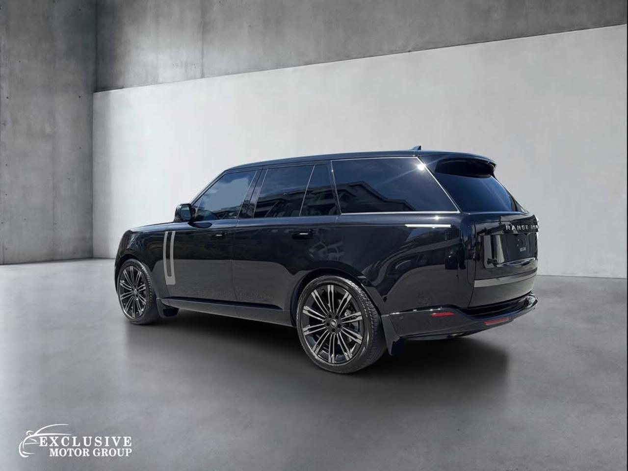 2024 Land Rover Range Rover SE - Photo #6
