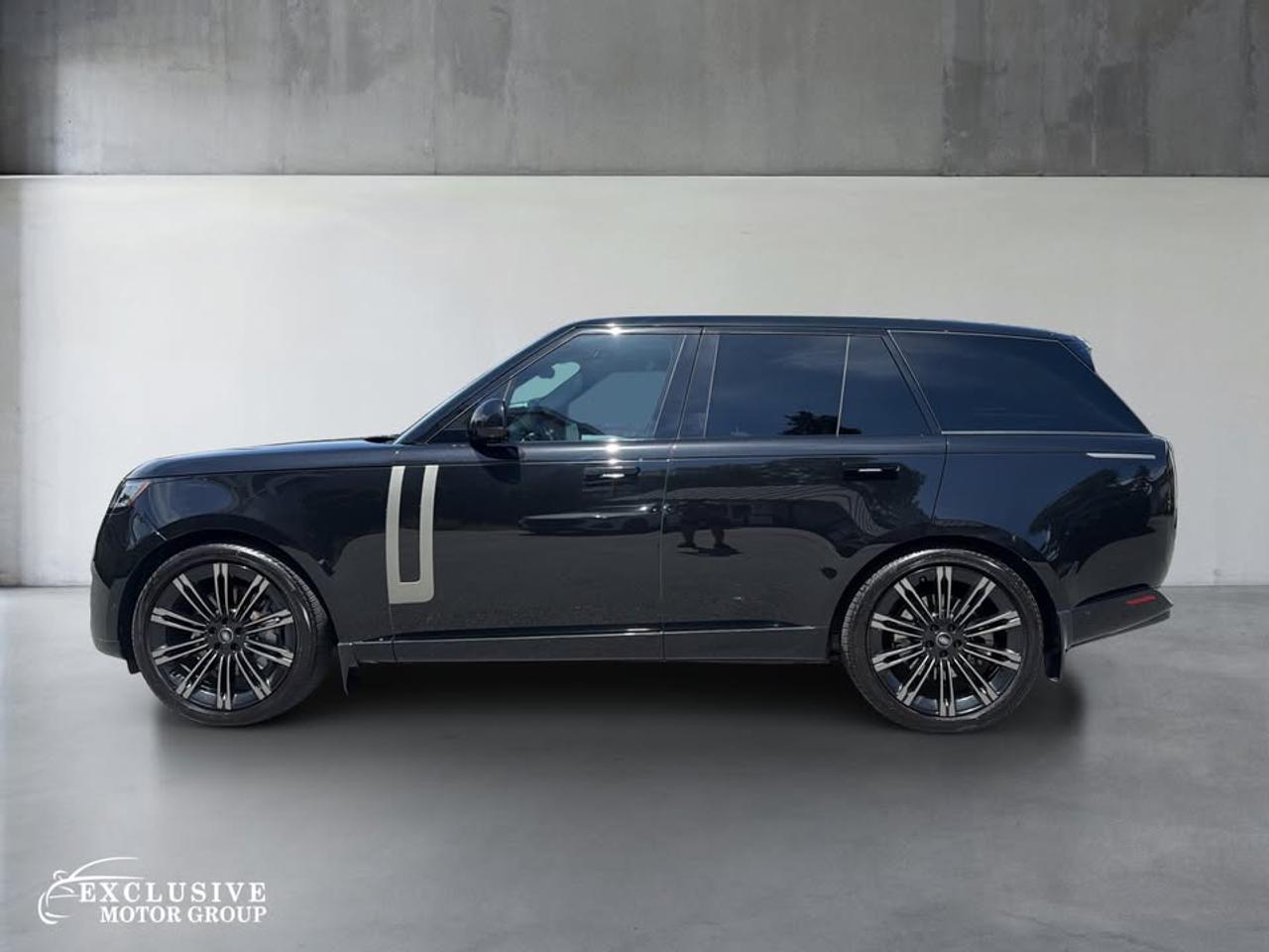 2024 Land Rover Range Rover SE Photo