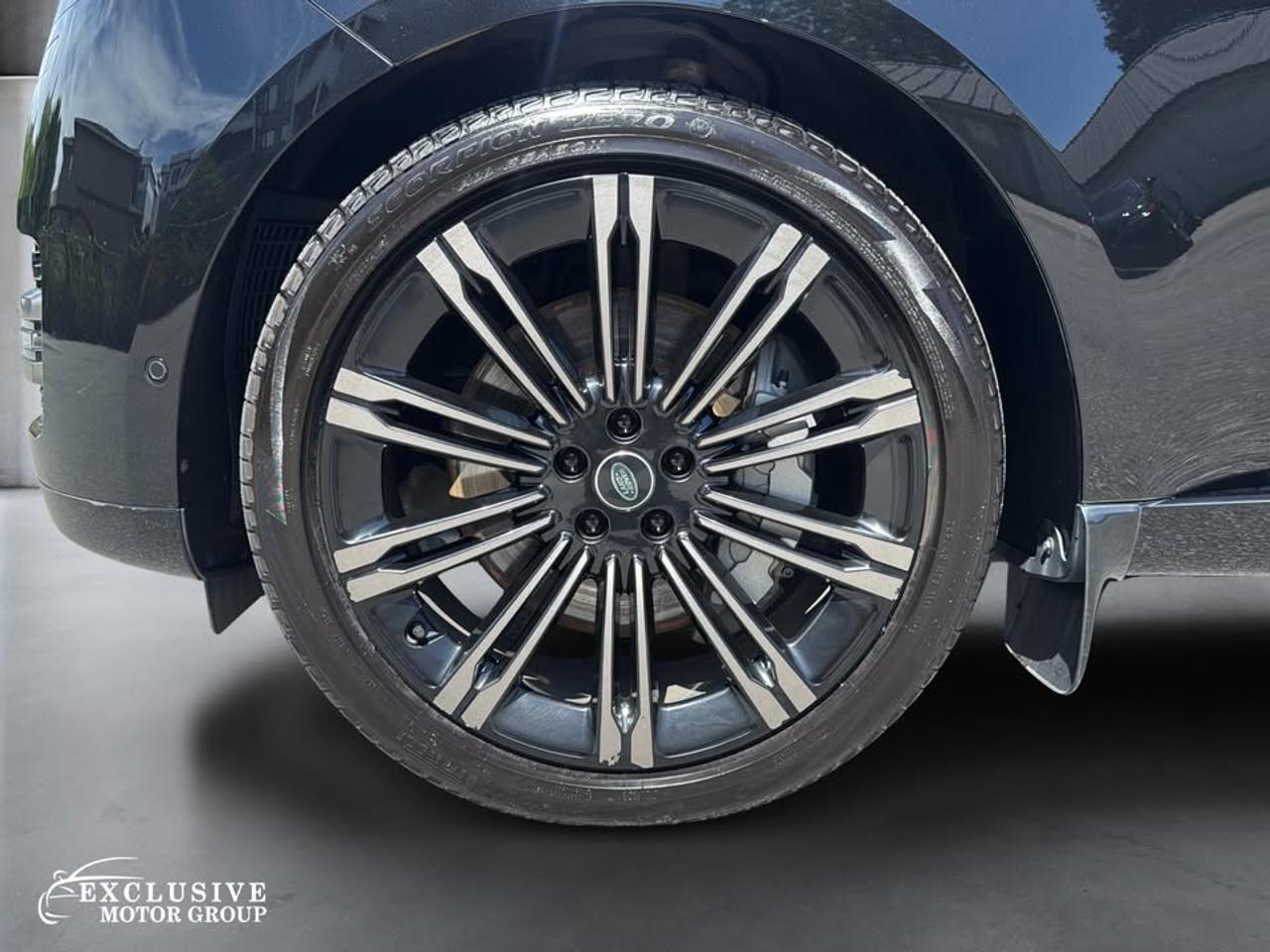 2024 Land Rover Range Rover SE - Photo #8