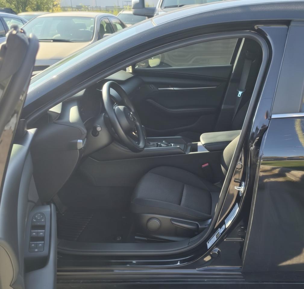 2025 Mazda MAZDA3 GX / NO ACCIDENTS / ONE OWNER / BLINDSPOT / CRUISE Photo3