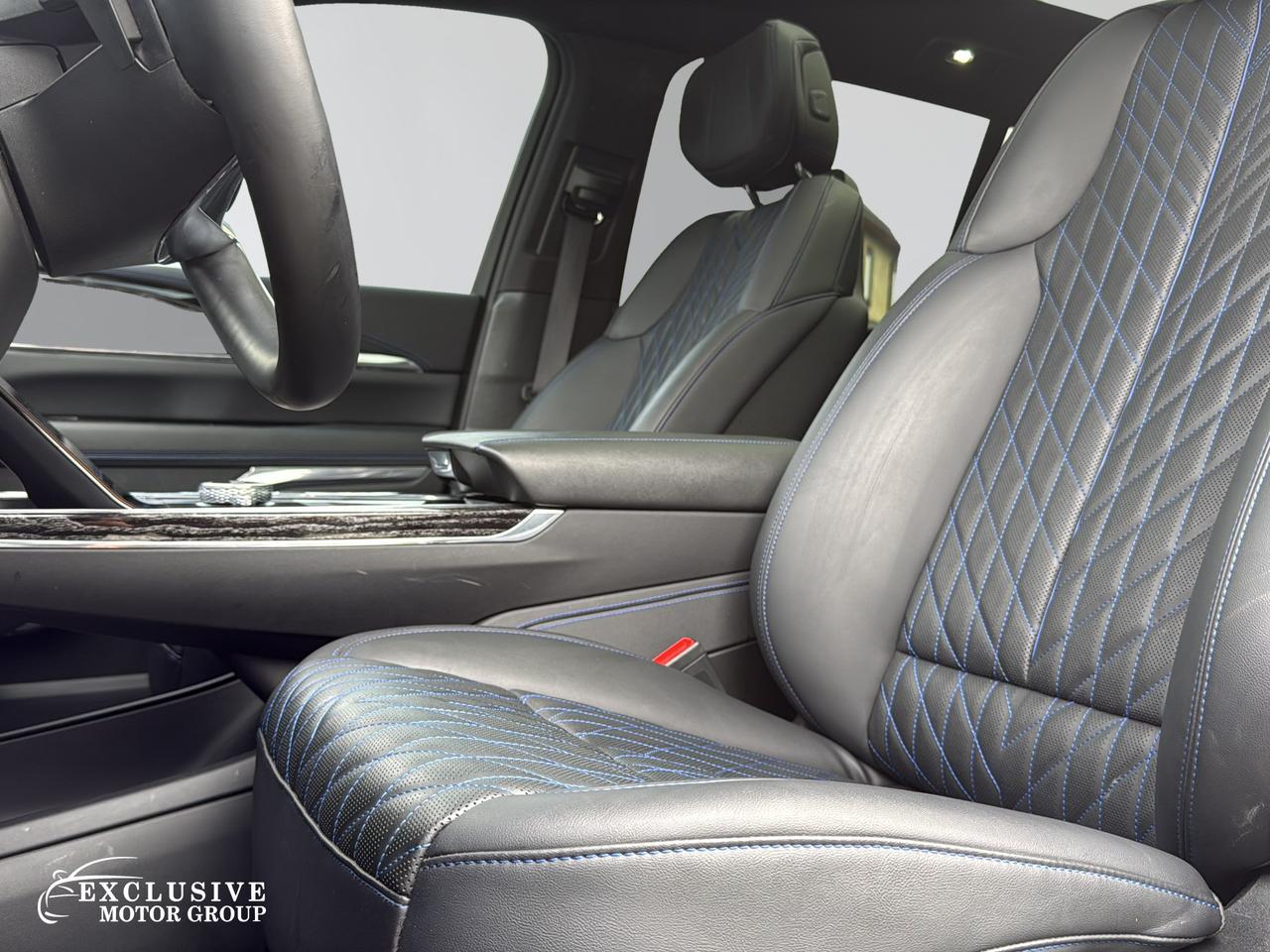 2025 Cadillac Escalade Luxury 1 - Photo #9