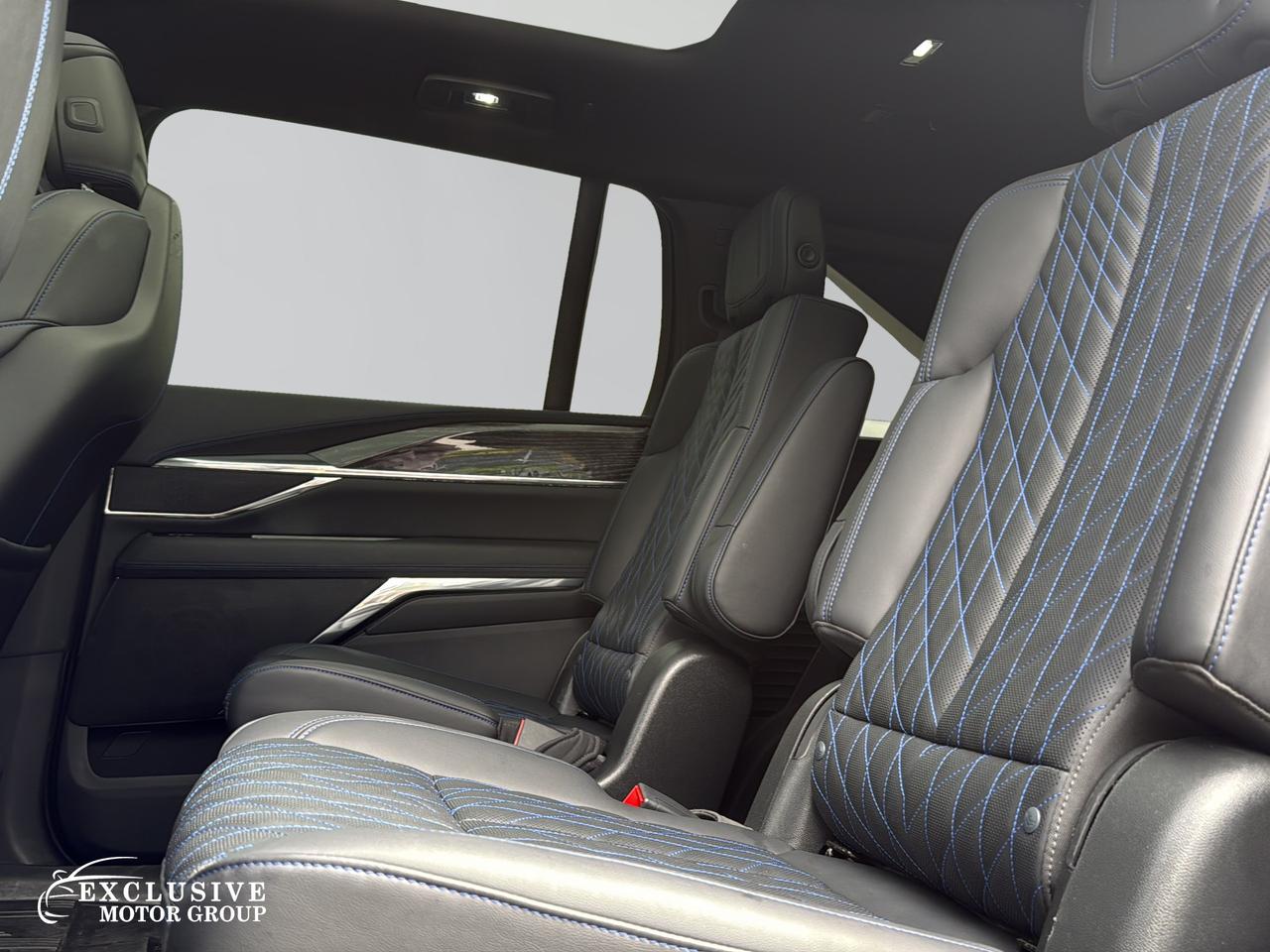 2025 Cadillac Escalade Luxury 1 - Photo #15