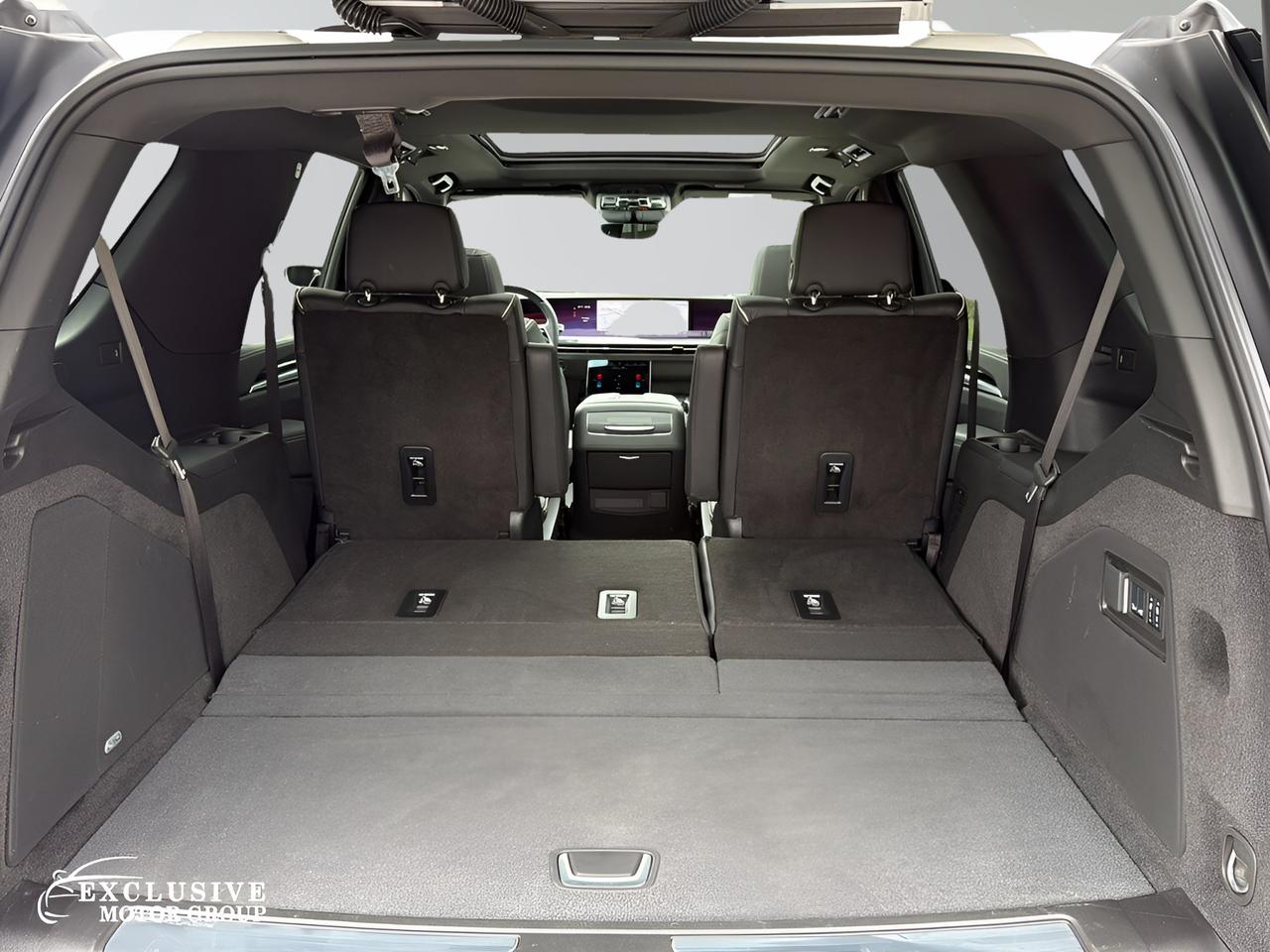 2025 Cadillac Escalade 4WD SPORT - Photo #17