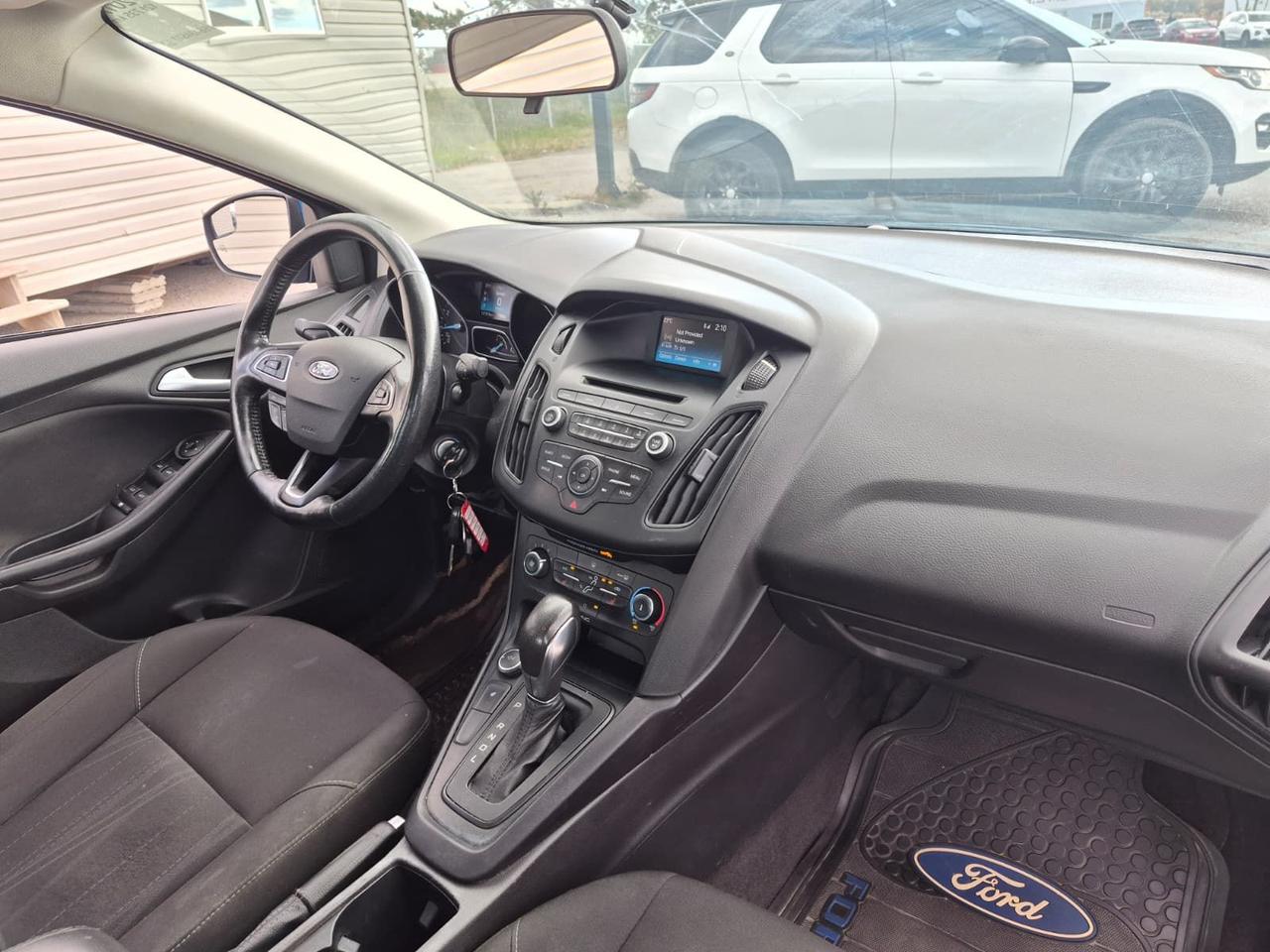 2017 Ford Focus 4DR SDN SE Photo