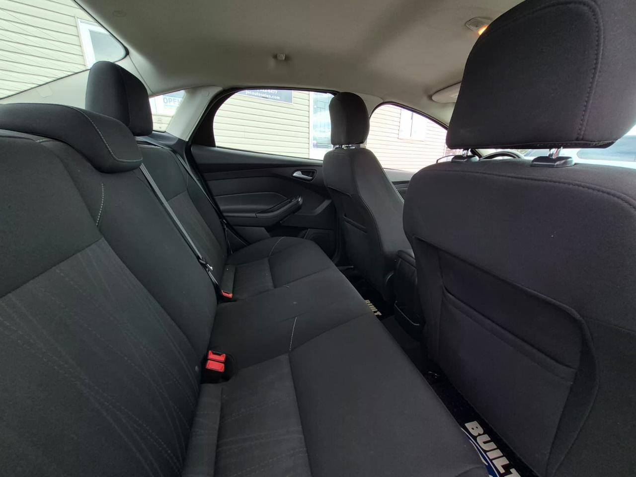 2017 Ford Focus 4DR SDN SE Photo