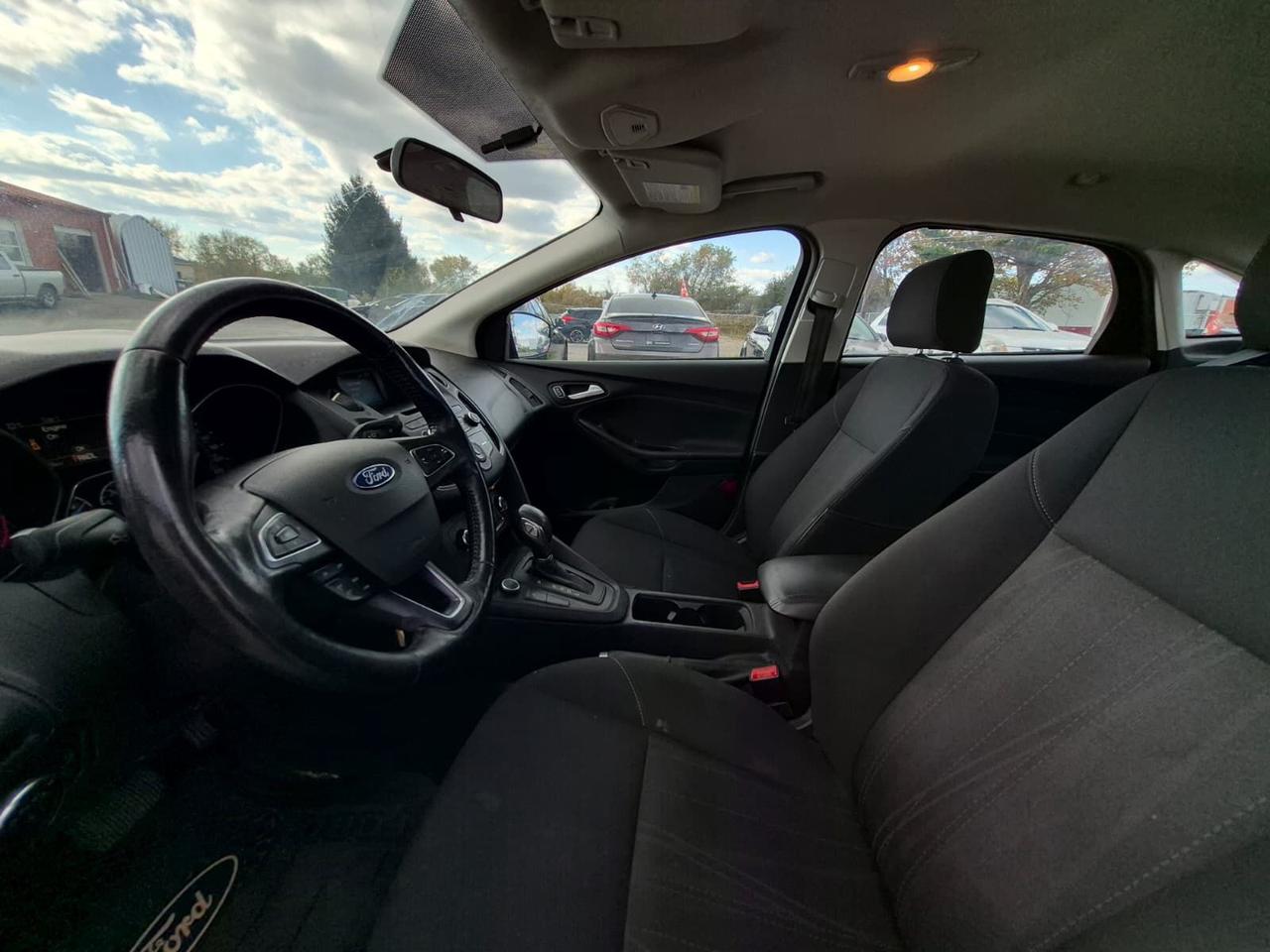 2017 Ford Focus 4DR SDN SE Photo