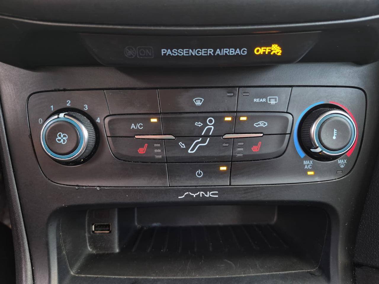2017 Ford Focus 4DR SDN SE Photo