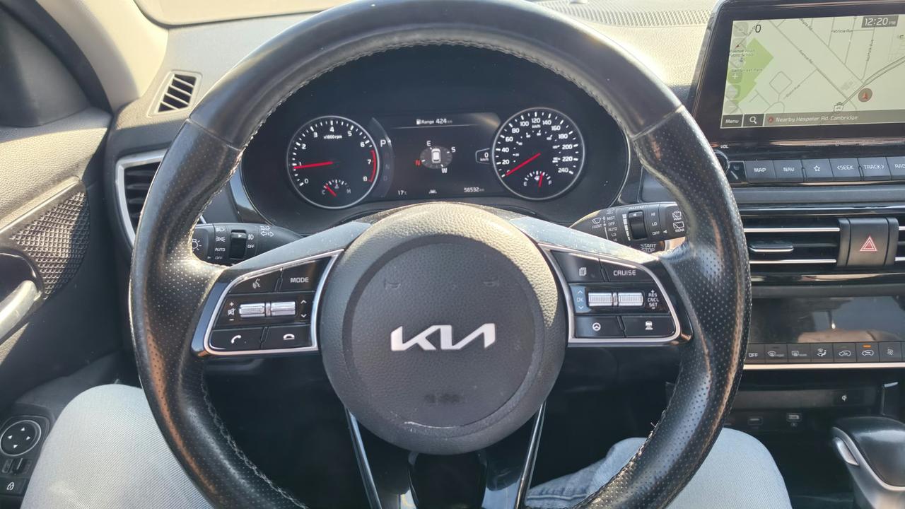 2022 Kia Seltos SX TURBO / NO ACCIDENTS / LEATHER / ROOF / NAV Photo