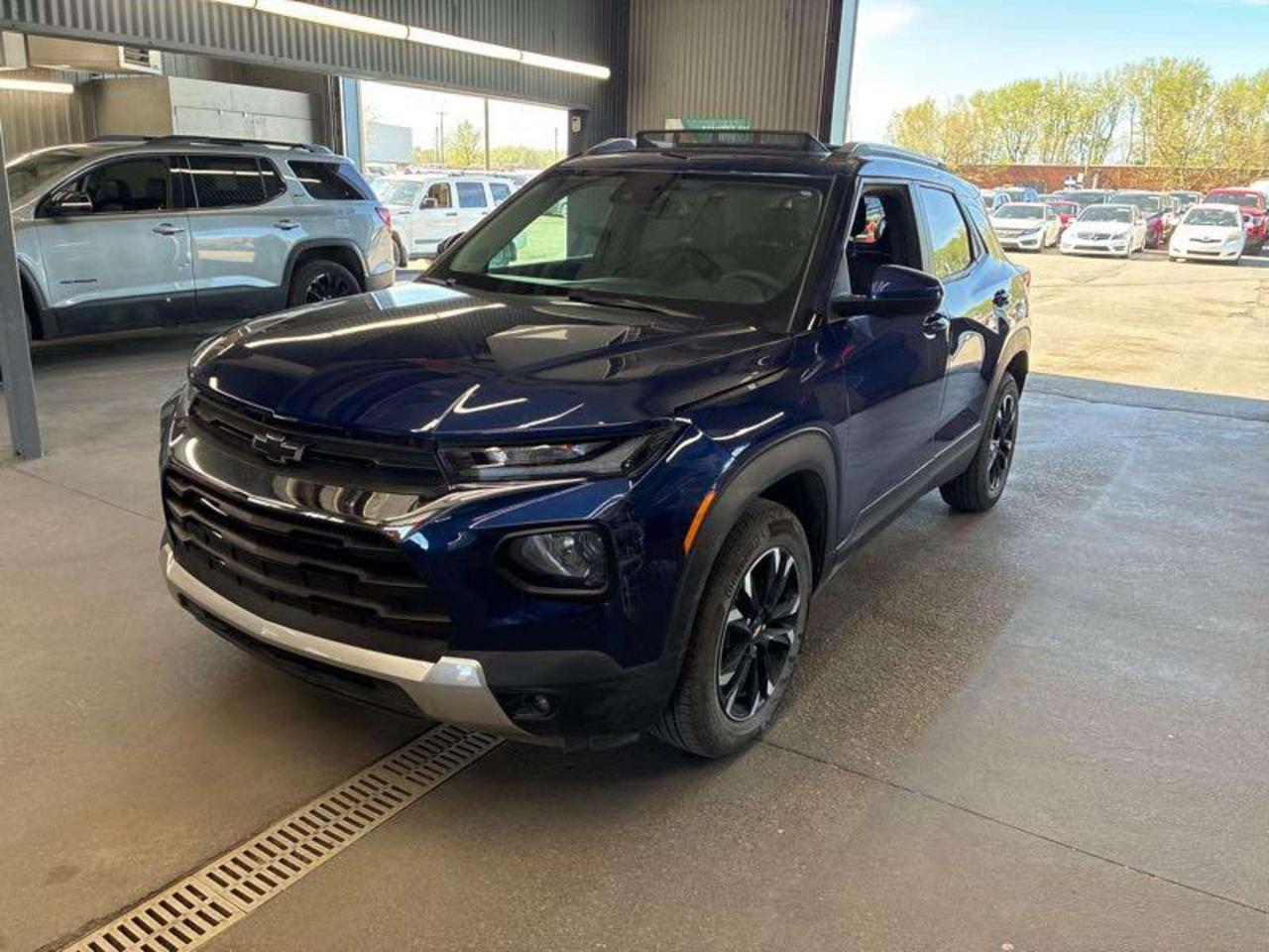2022 Chevrolet TrailBlazer LT/AWD/SUNROOF/10600KM/1 OWNER! Photo0