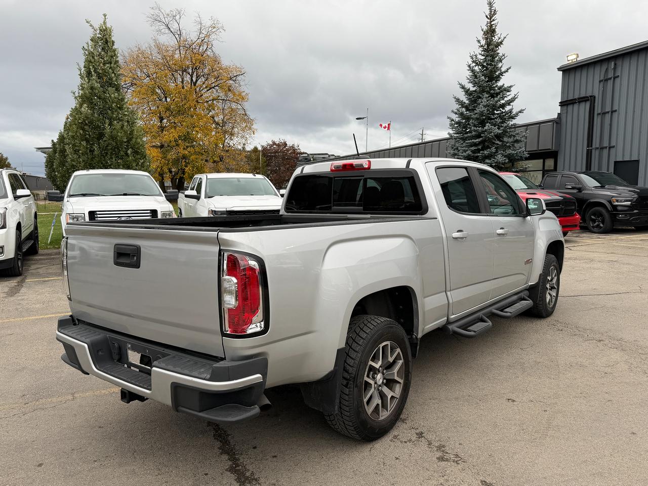 2017 GMC Canyon 4WD SLE Photo