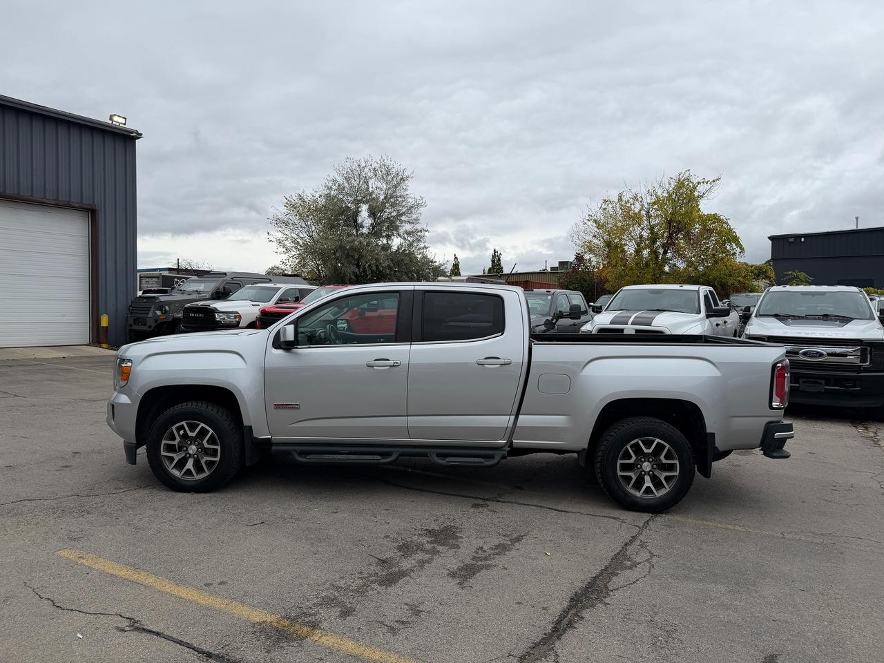 2017 GMC Canyon 4WD SLE Photo