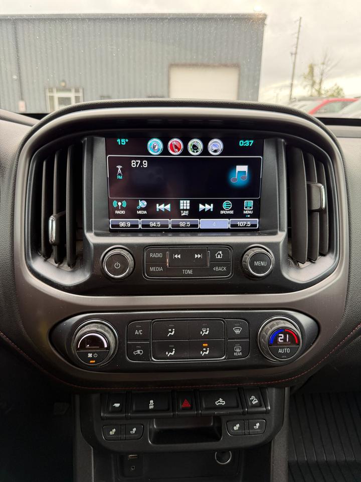 2017 GMC Canyon 4WD SLE Photo