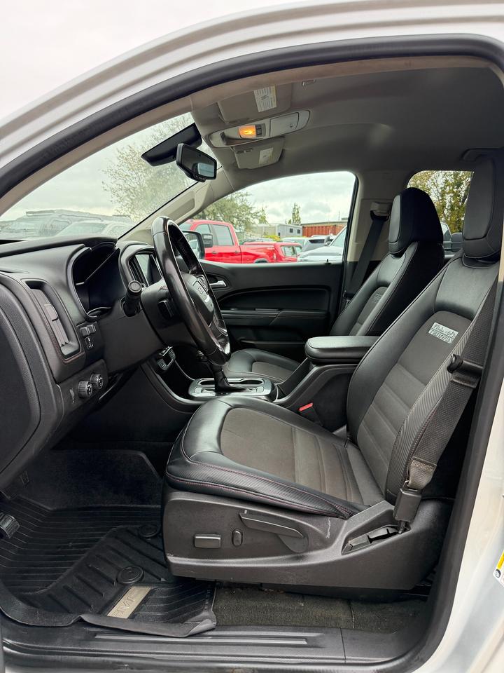 2017 GMC Canyon 4WD SLE Photo