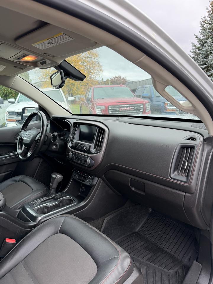2017 GMC Canyon 4WD SLE Photo