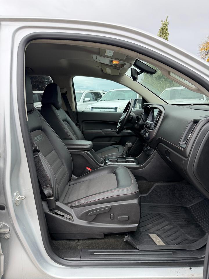 2017 GMC Canyon 4WD SLE Photo