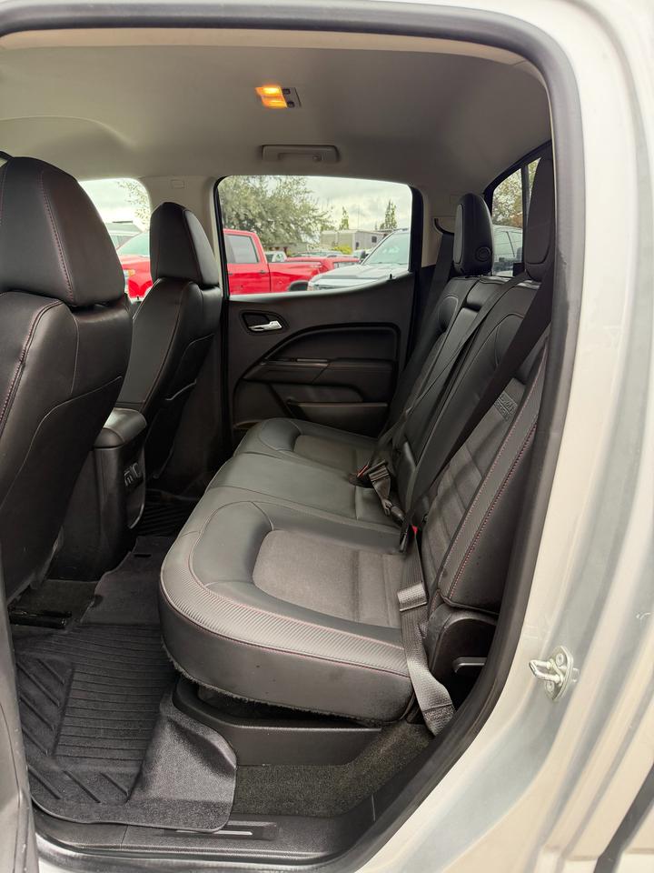 2017 GMC Canyon 4WD SLE Photo