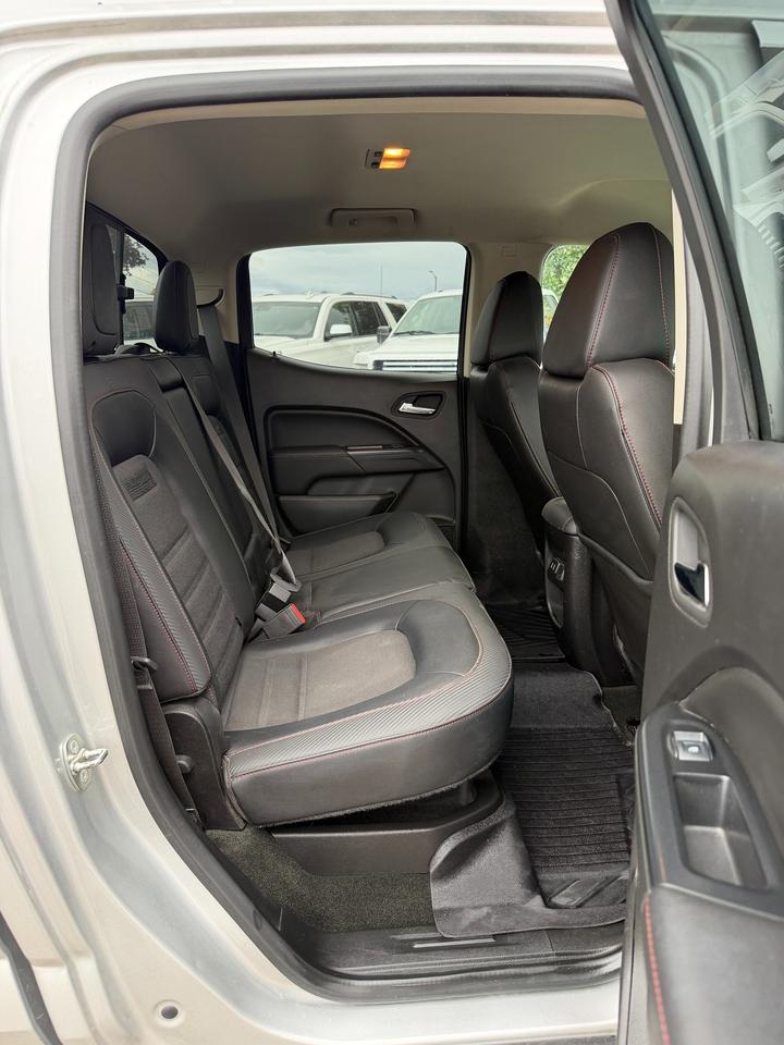 2017 GMC Canyon 4WD SLE Photo