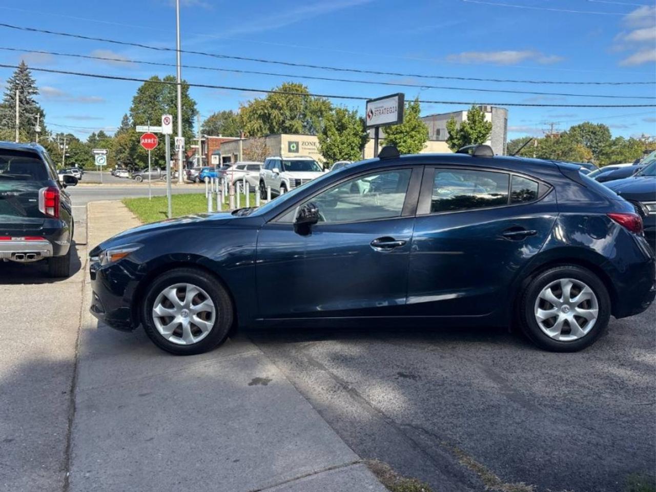 2017 Mazda MAZDA3 * LOW KM * MANUAL TRANSMISSION SPORT Photo