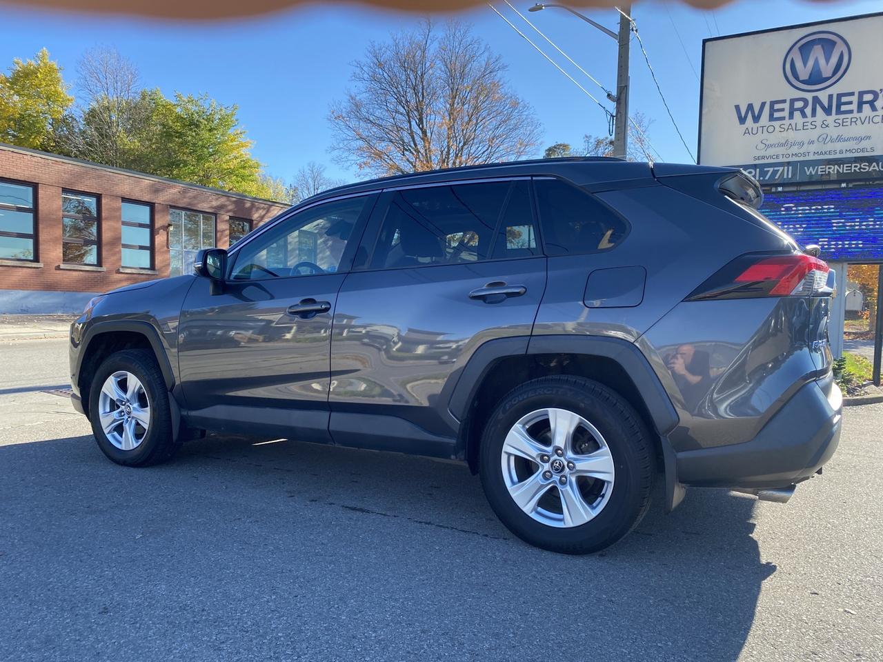 2019 Toyota RAV4 XLE AWD Photo1