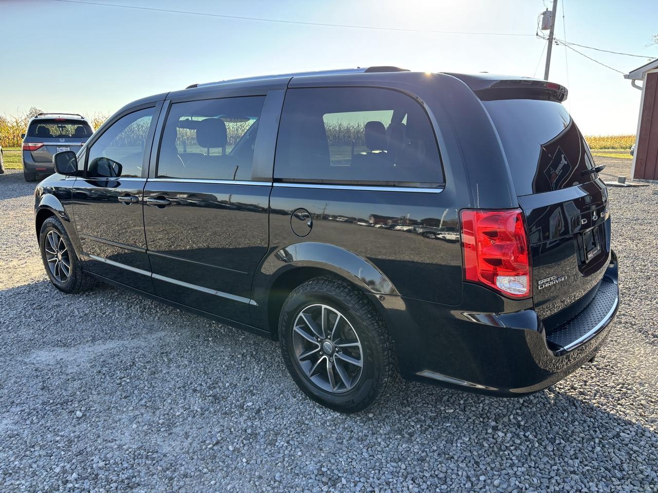2017 Dodge Grand Caravan SXT SXT Photo2