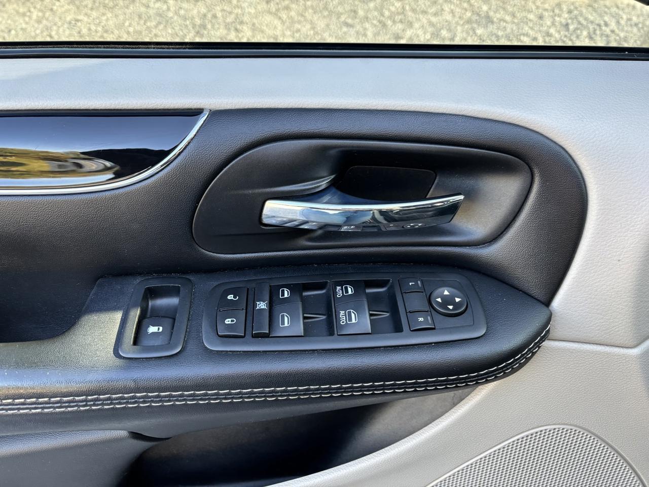 2017 Dodge Grand Caravan SXT SXT Photo