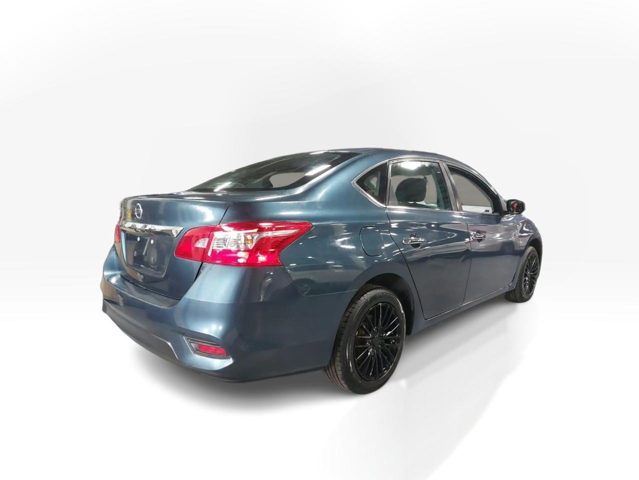 2017 Nissan Sentra S Photo4