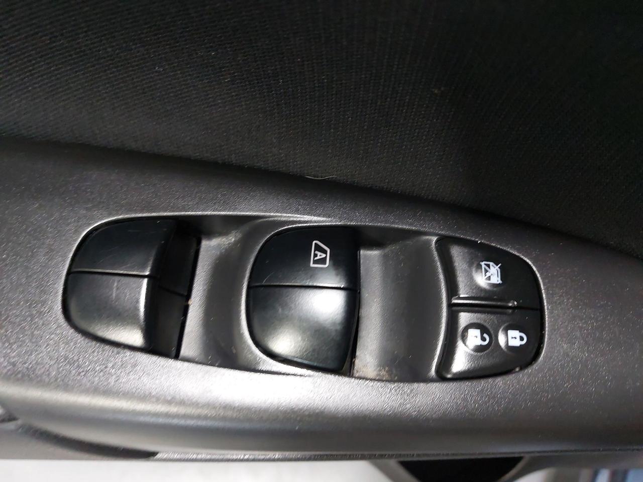 2017 Nissan Sentra S Photo