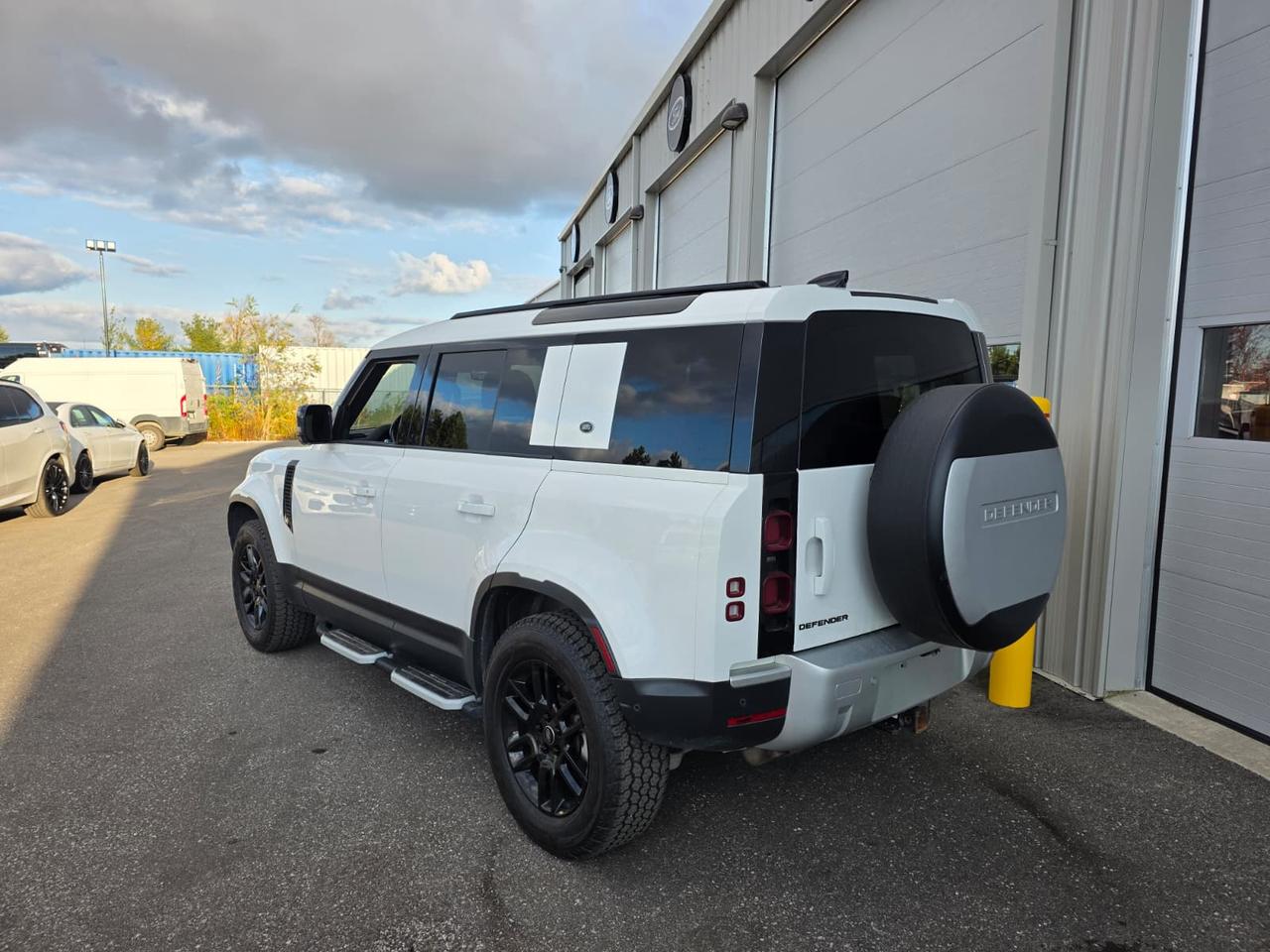 2021 Land Rover Defender 110 P300 AWD - 19"ALLOYS|NAVI|CAMERA|BLINDSPOT Photo