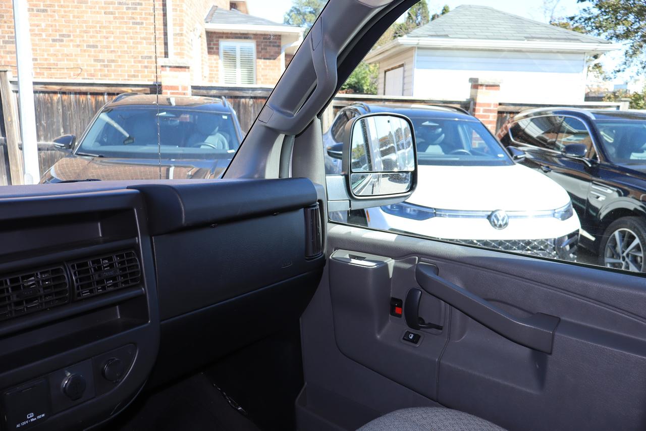 2021 Chevrolet Express RWD 2500 135" LT Photo