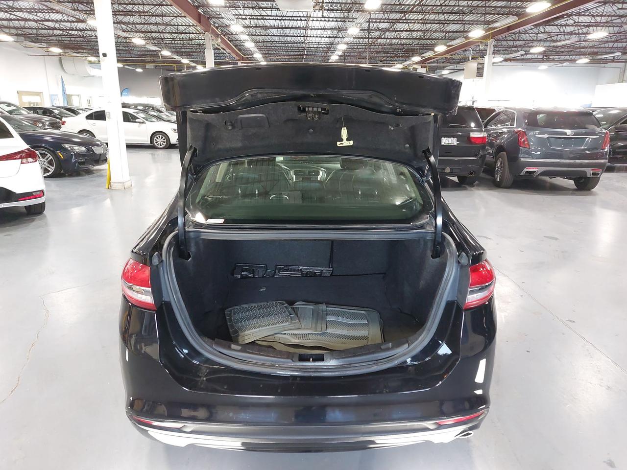 2017 Ford Fusion SE Photo