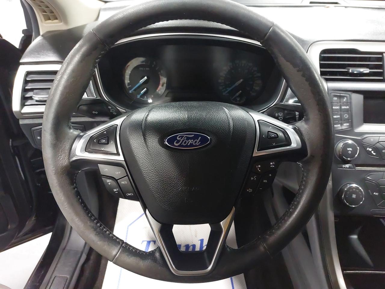 2017 Ford Fusion SE Photo