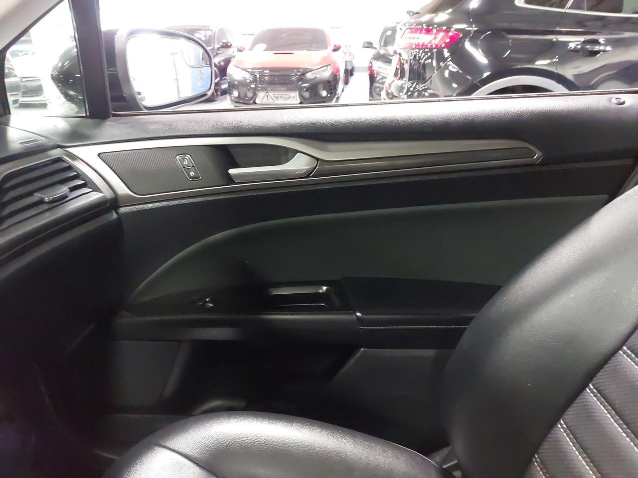 2017 Ford Fusion SE Photo