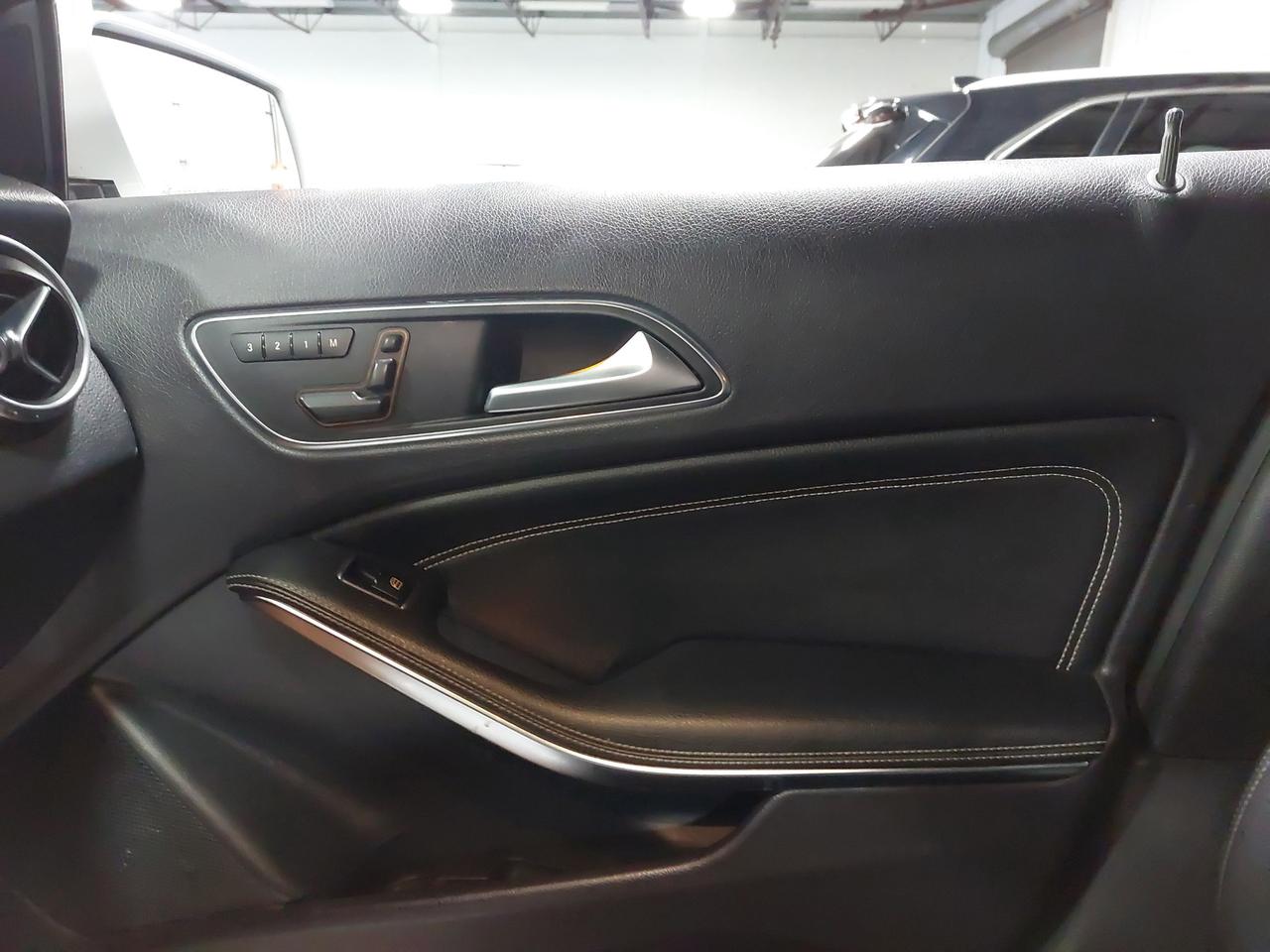 2015 Mercedes-Benz GLA 4MATIC 4dr GLA 250 Photo