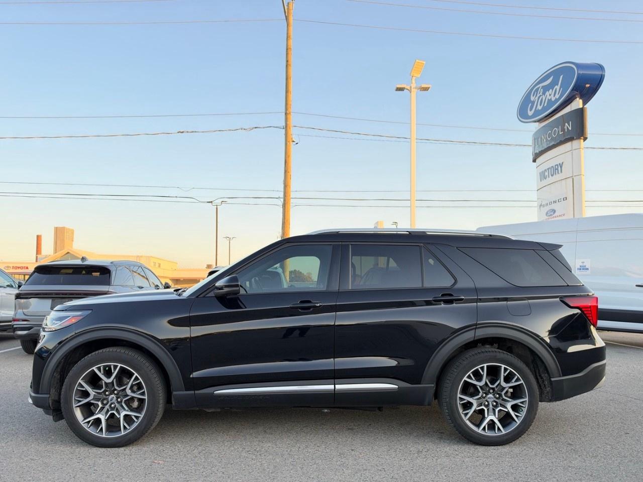 2025 Ford Explorer Platinum 4WD Photo2