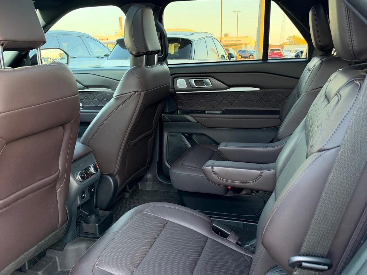 2025 Ford Explorer Platinum 4WD Photo