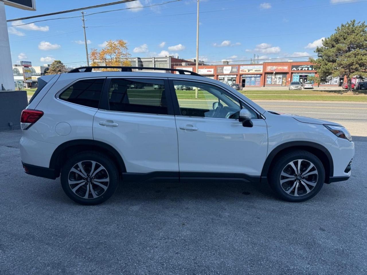 2023 Subaru Forester LIMITED | AWD | NAVI | PANO | LEATHER | HARMAN KAR Photo3