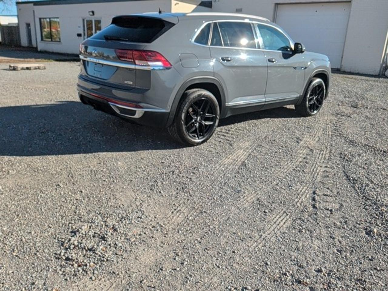 2020 Volkswagen Atlas Cross Sport Execline Photo2