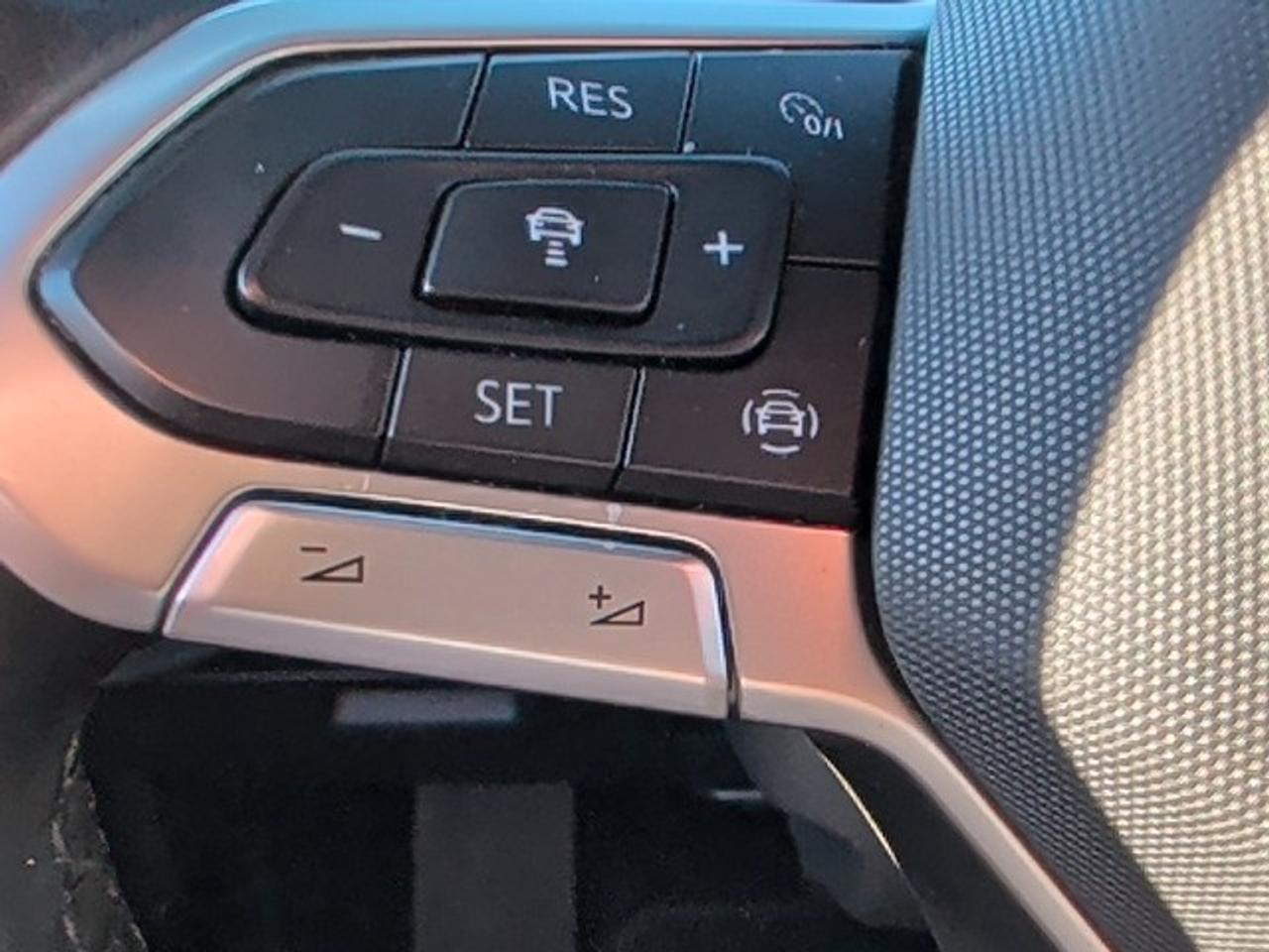 2020 Volkswagen Atlas Cross Sport Execline Photo