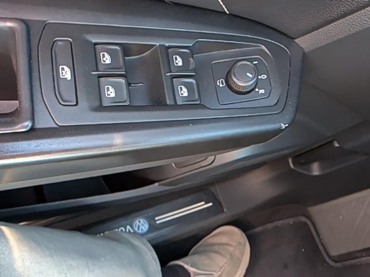 2020 Volkswagen Atlas Cross Sport Execline Photo