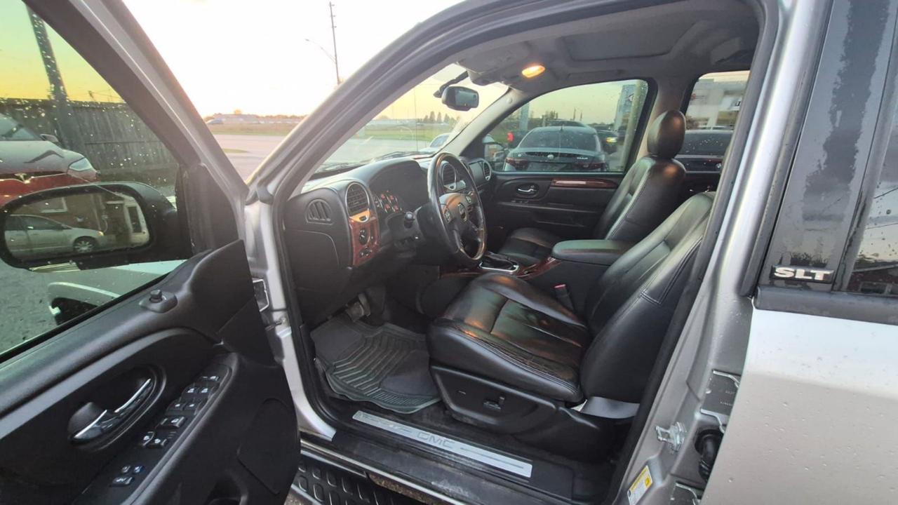2008 GMC Envoy SLE, LEATHER, LOADED, ONLY 106KMS, AS IS SPECIAL Photo