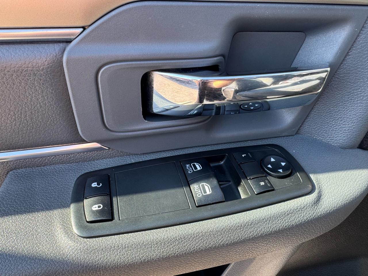 2013 RAM 1500 4WD REG CAB 140.5" ST Photo