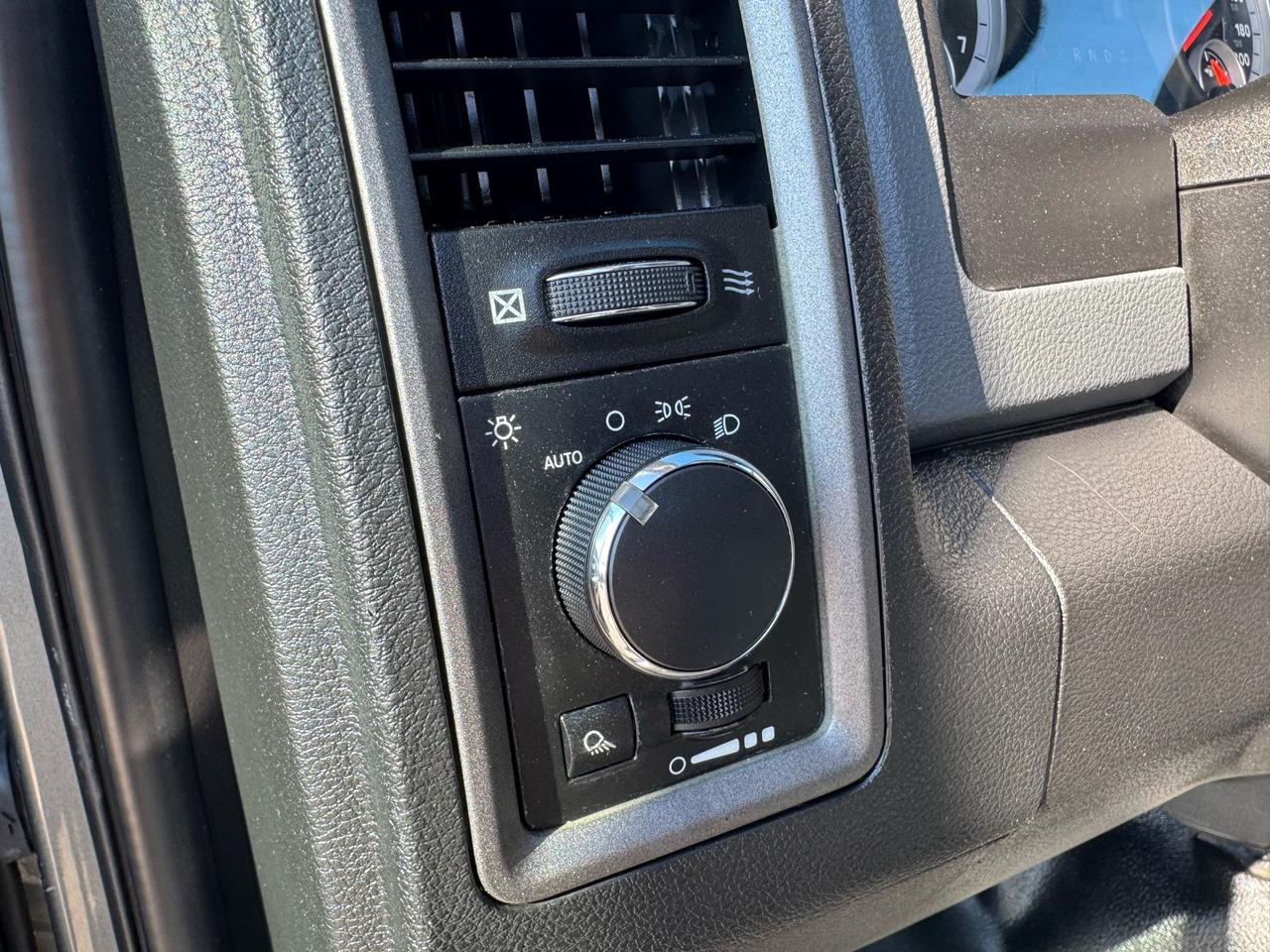 2013 RAM 1500 4WD REG CAB 140.5" ST Photo