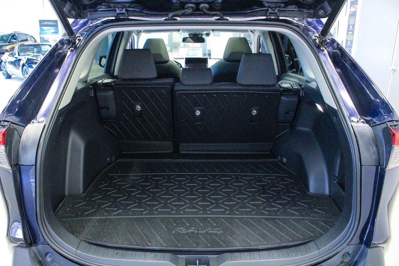 2023 Toyota RAV4 Hybrid XLE HYBRID - CLOTH UPHOLSTERY - TWO SETS OF TIRES Photo
