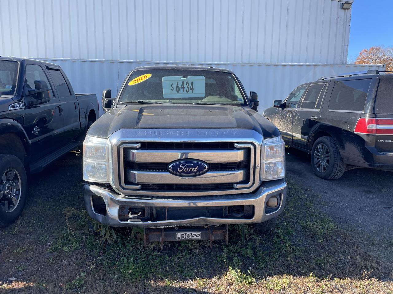 2016 Ford F-250 Super Duty SRW XLT Photo1