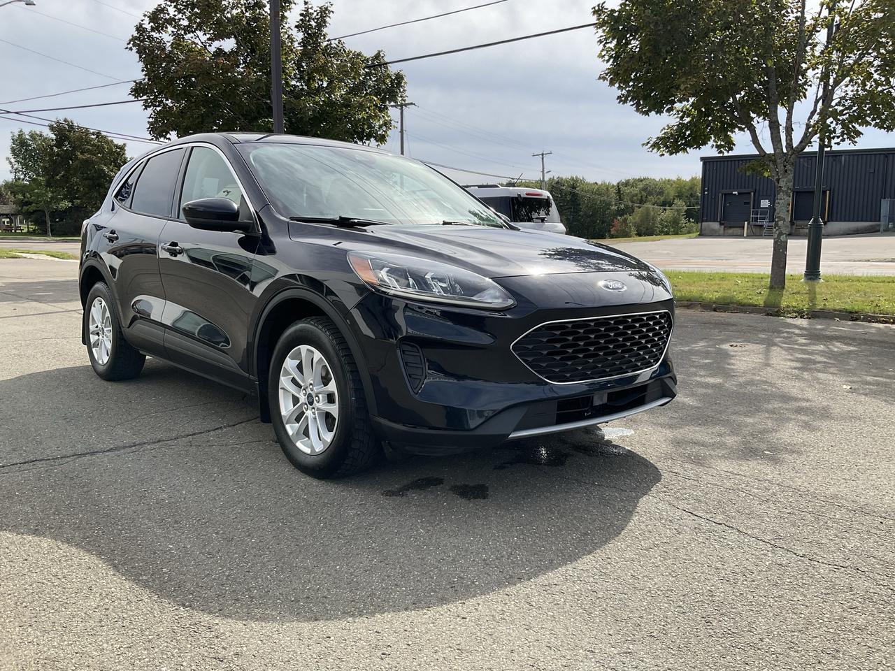 2021 Ford Escape SE Photo2