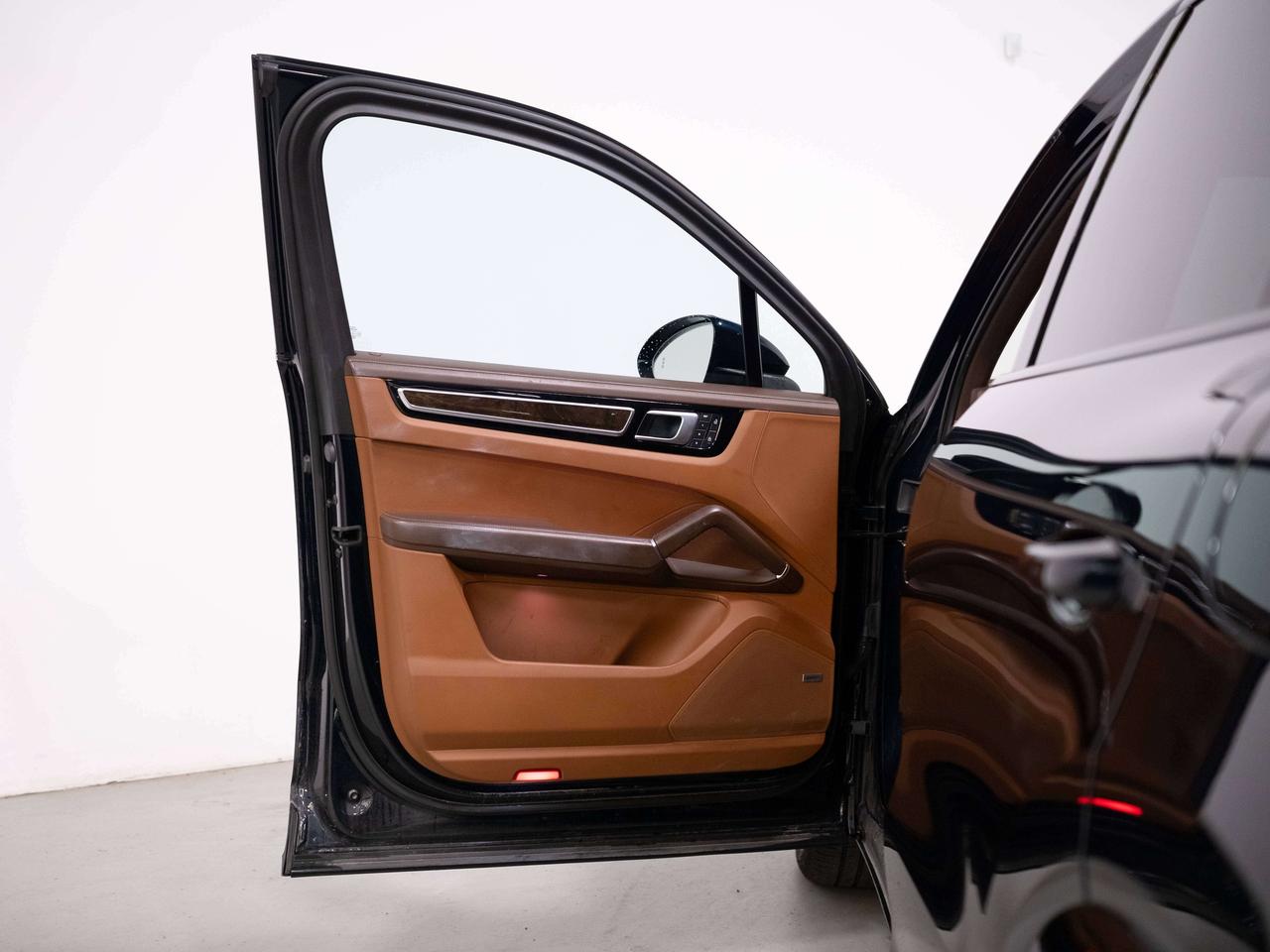 2022 Porsche Cayenne E-HYBRID | PREMIUM PLUS | PANO | 21 IN Photo