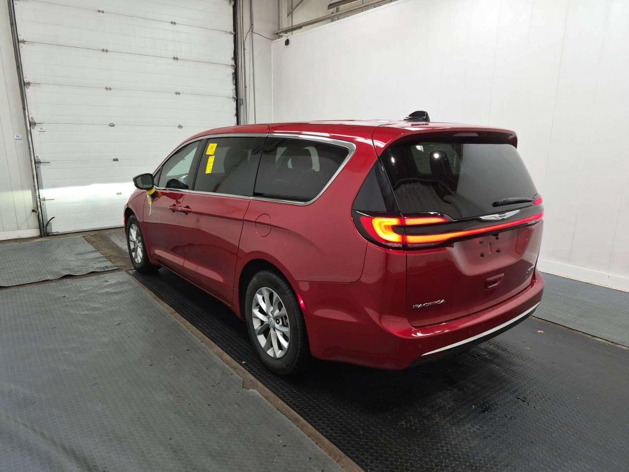 2026 Chrysler Pacifica Limited - Pano Sunroof - Navigation! Photo1