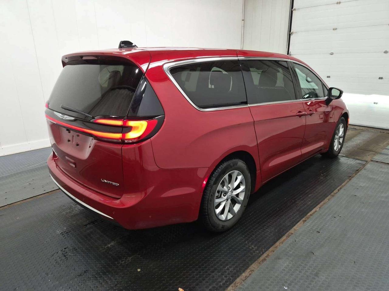 2026 Chrysler Pacifica Limited - Pano Sunroof - Navigation! Photo