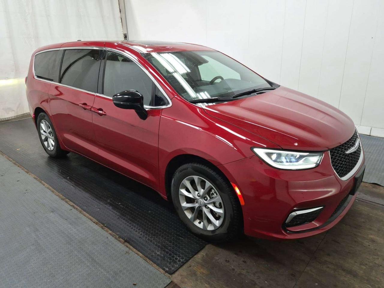 2026 Chrysler Pacifica Limited - Pano Sunroof - Navigation! Photo4
