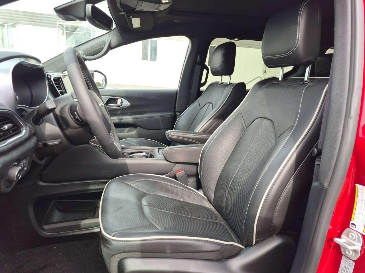 2026 Chrysler Pacifica Limited - Pano Sunroof - Navigation! Photo